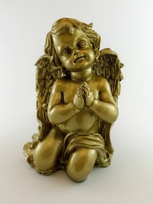 Engel 33 cm mit hochwertigem Schutzlack goldfarbig